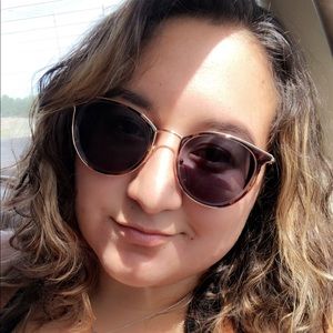 Meet your Posher, Leticia